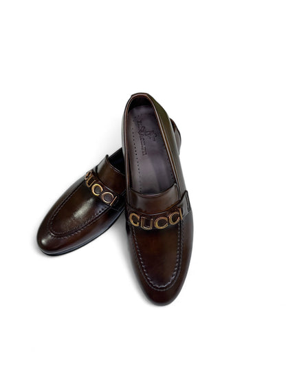 Elegant Brown Leather Slip-On Shoes with Gold Chain Detail – Perfect for Formal & Casual Looks