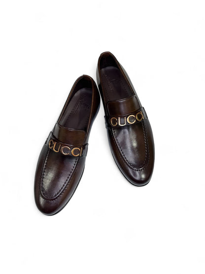 Elegant Brown Leather Slip-On Shoes with Gold Chain Detail – Perfect for Formal & Casual Looks